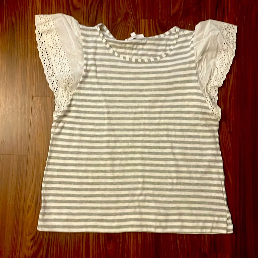 Women’s Eyelet Sleeve Top